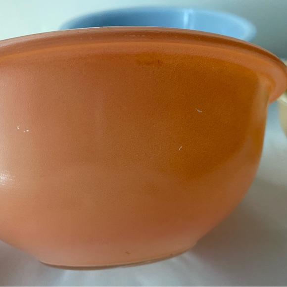 Vintage Pyrex Nesting Bowls Pastel Colors Clear Bottom, set of 3 - Picture 6 of 7